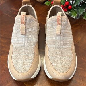 Earth Origins Women’s  Beige and Cream Sneakers